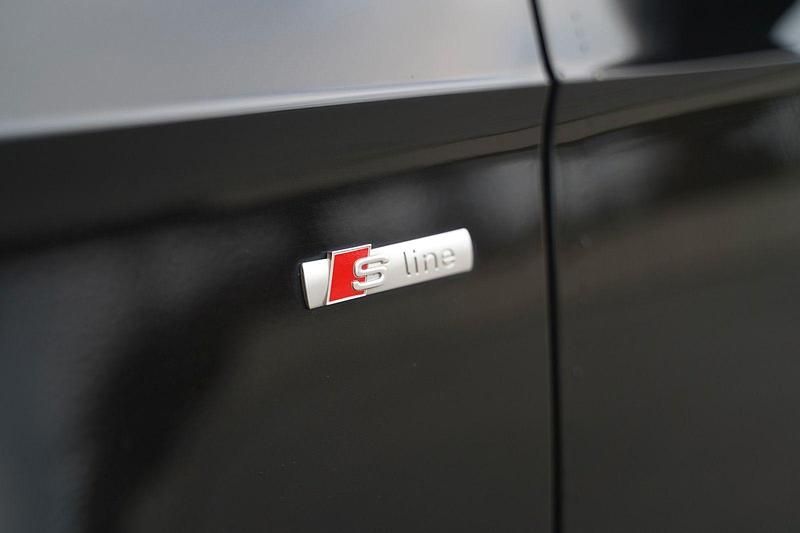 Schwarz Gebraucht 2018 Audi A3 Sport Limousine | 13.999 € (Fairer Preis) - Bild 1/4