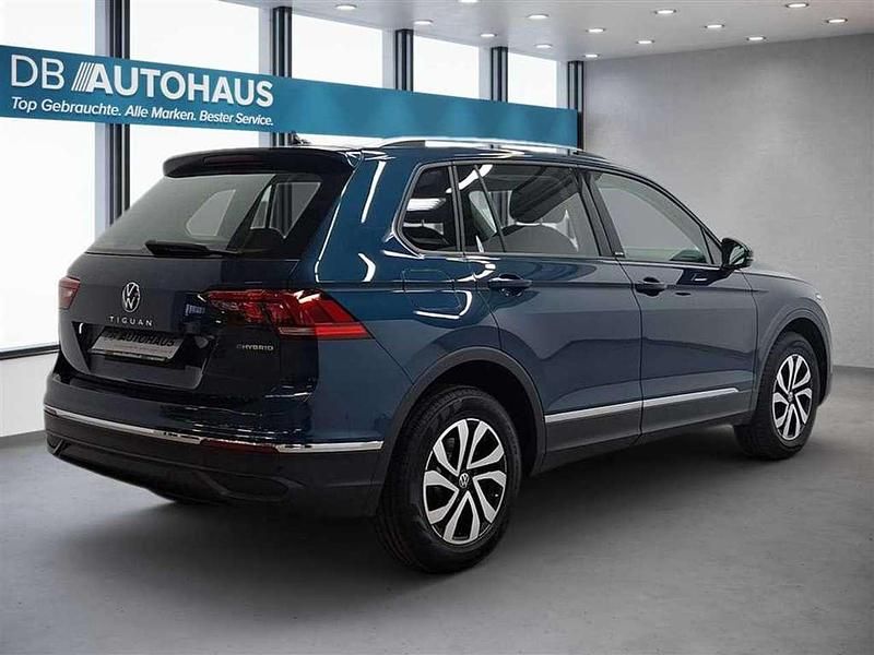 Second-hand VW Tiguan Active 245 CP (180 kW) 2022 Albastru SUV