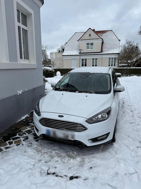 Gebraucht Ford Focus Titanium 125 PS (91 kW) 2017 Weiß Kombi