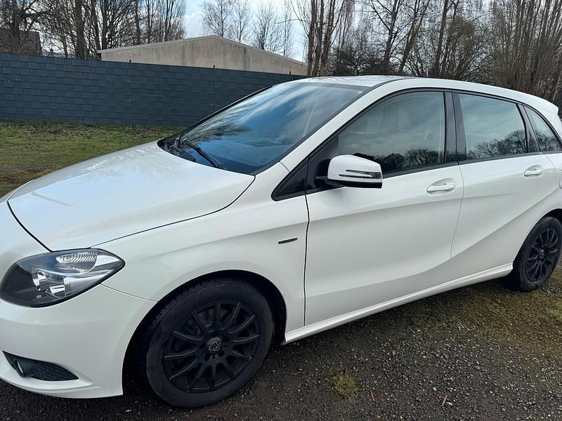 Gebraucht Mercedes B200 139 PS (102 kW) 2012 Weiß Van / Kleinbus