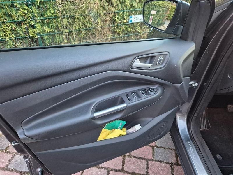 Gebraucht Ford Kuga Titanium 150 PS (110 kW) 2015 Grau SUV