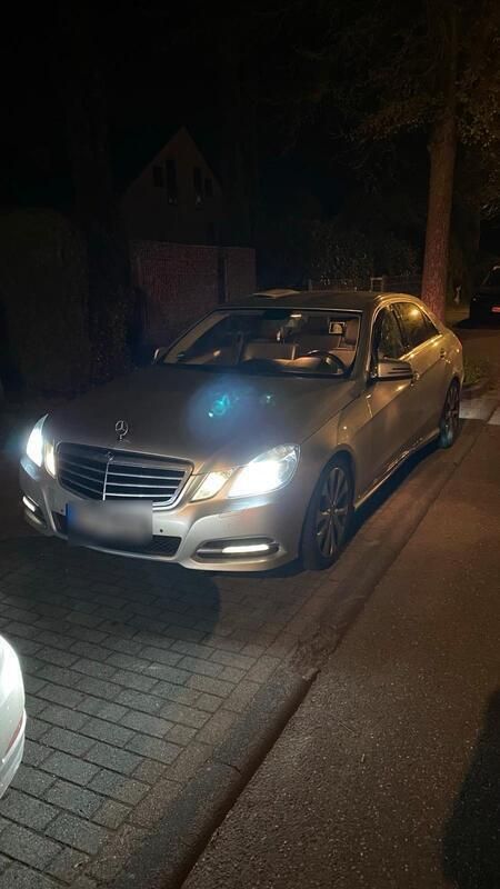 Silber Gebraucht 2010 Mercedes E350 AMG Limousine | 5.300 € (Superpreis) - Bild 1/4