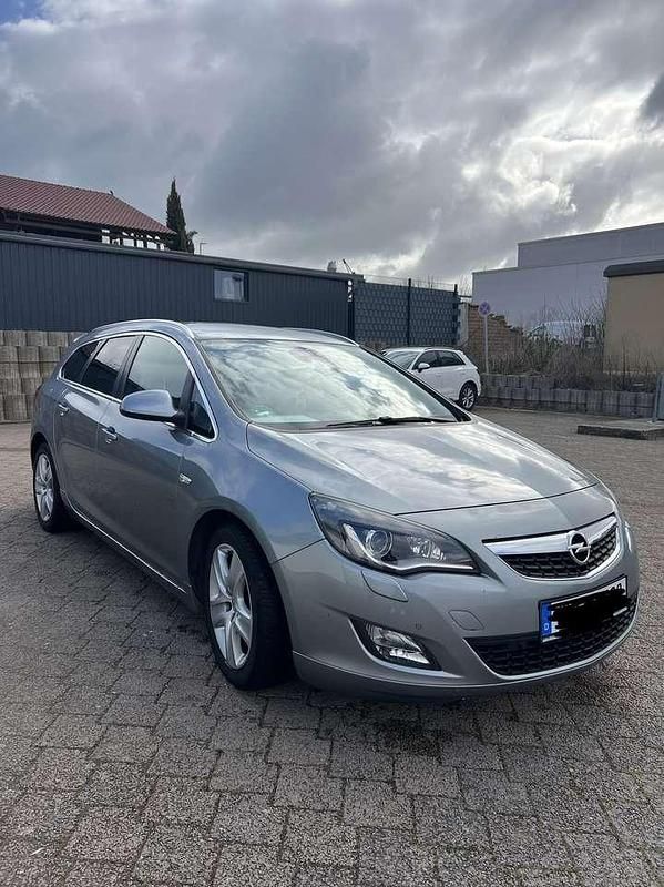 Gebraucht Opel Astra Sport 179 PS (131 kW) 2011 Grau Kombi