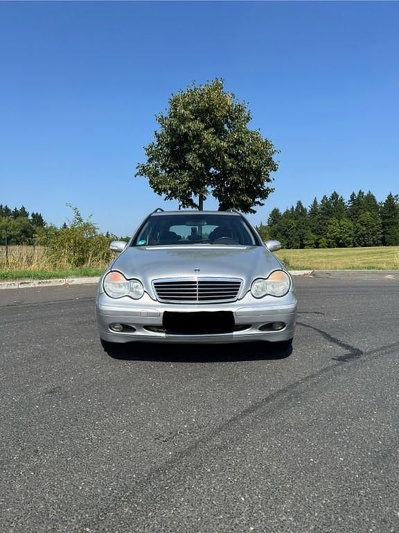 Silber Gebraucht 2001 Mercedes C180 Classic Limousine | 1.500 € (Guter Preis) - Bild 1/4