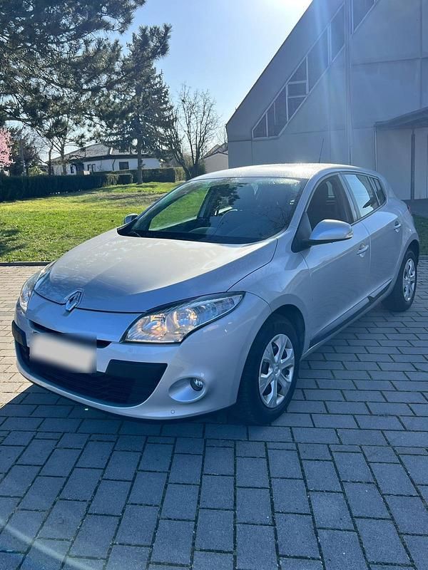 Gebraucht Renault Mégane III 101 PS (74 kW) 2009 Silber Kleinwagen