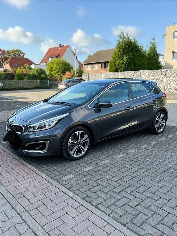 Schwarz Gebraucht 2016 Kia Ceed GT GT-Line Limousine | 9.200 € (Fairer Preis) - Bild 1/4