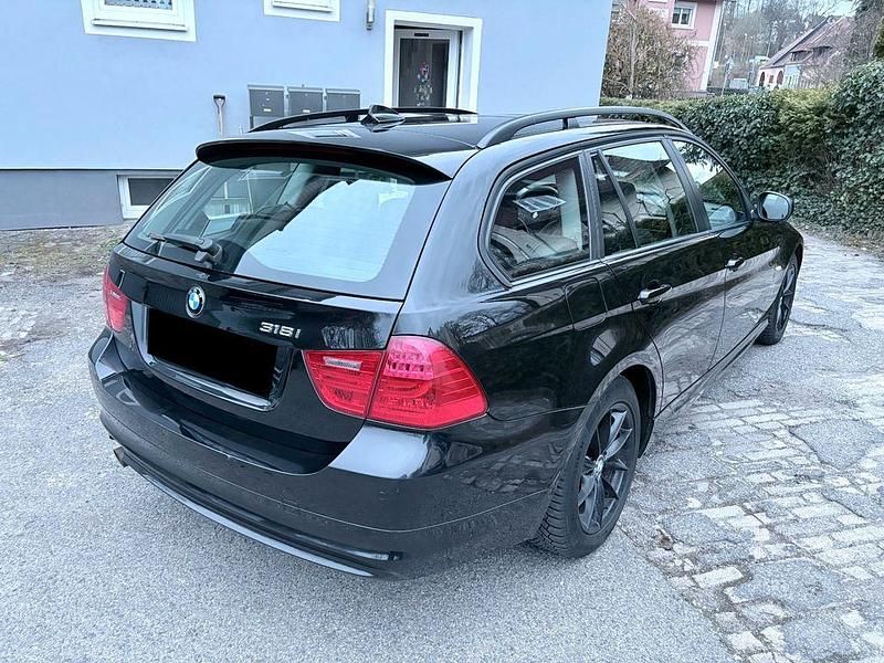 Gebraucht BMW 318 143 PS (105 kW) 2009 Schwarz Kombi