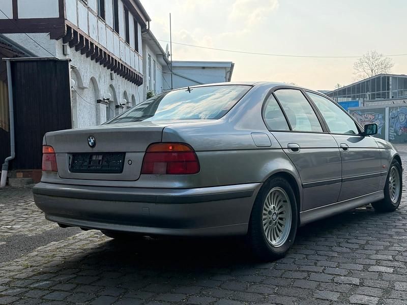 Gebraucht BMW 528 193 PS (141 kW) 1997 Grau Limousine