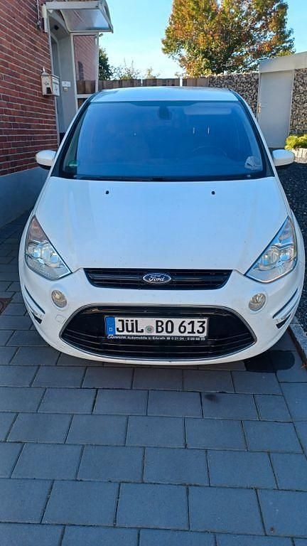 Weiß Gebraucht 2012 Ford S-MAX Titanium Van / Kleinbus | 7.199 € (Fairer Preis) - Bild 1/4