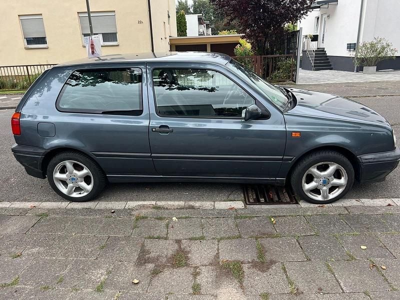Grau Gebraucht 1995 VW Golf III Kleinwagen | 1.600 € - Bild 1/4