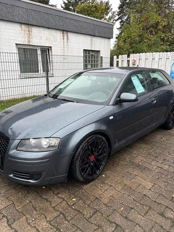 Grau Gebraucht 2010 Audi A3 Limousine | 4.800 € (Guter Preis) - Bild 1/4