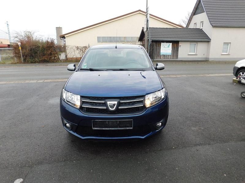 Blau Gebraucht 2015 Dacia Sandero Celebration Limousine | 4.650 € (Fairer Preis) - Bild 1/4