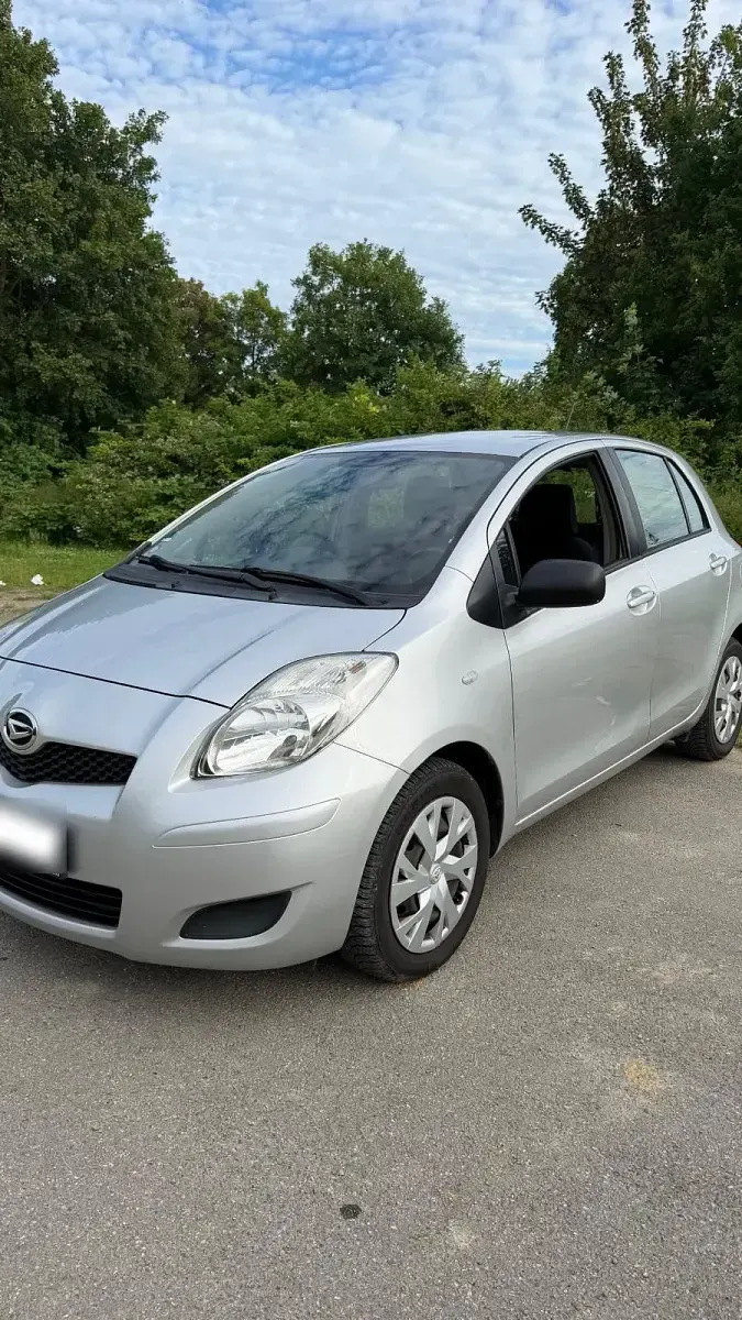 Gebraucht Daihatsu Charade 99 PS (72 kW) 2012 Silber Kleinwagen