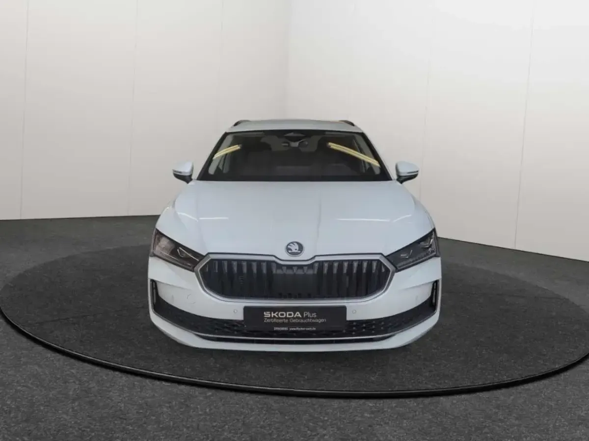 Gebraucht Skoda Superb Selection 204 PS (150 kW) 2025 Weiss Kombi