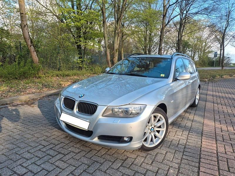 Gebraucht BMW 318 143 PS (105 kW) 2010 Silber Kombi