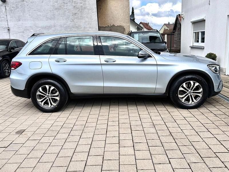 Gebraucht Mercedes GLC220 194 PS (142 kW) 2020 Silber SUV