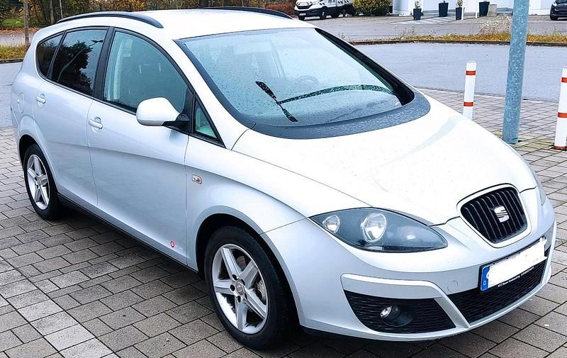 Silber Gebraucht 2013 Seat Altea XL Copa Van / Kleinbus | 3.900 € - Bild 1/4