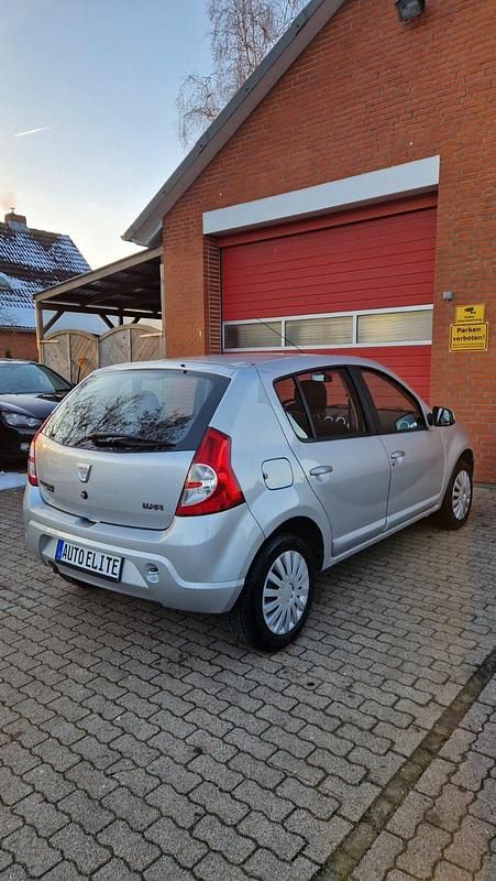 Gebraucht Dacia Sandero 74 PS (54 kW) 2009 Silber Limousine