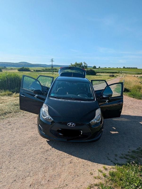 Schwarz Gebraucht 2016 Hyundai ix20 Classic Van / Kleinbus | 3.150 € - Bild 1/4