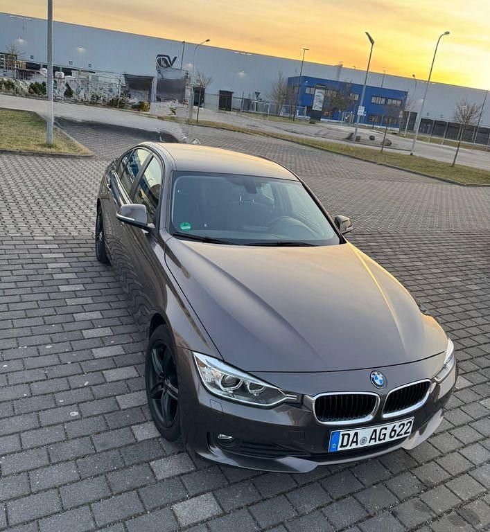 Gebraucht BMW 318 143 PS (105 kW) 2013 Braun Limousine