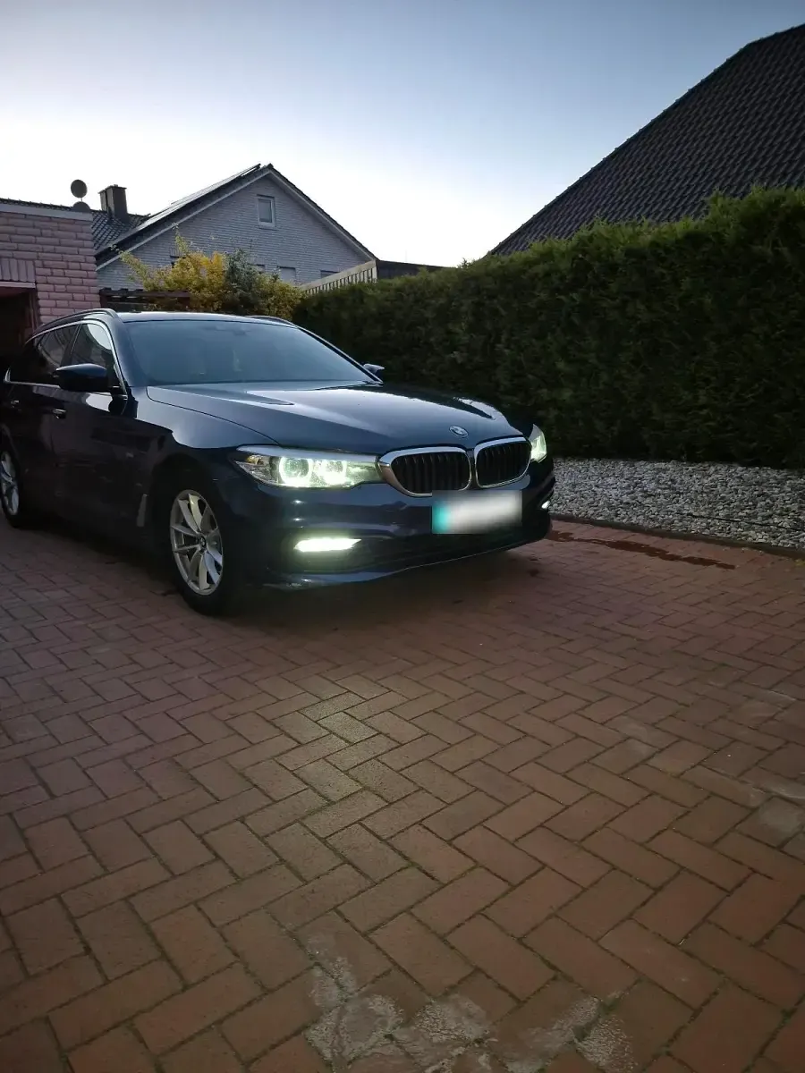Gebraucht BMW 520 190 PS (139 kW) 2018 Blau Kombi