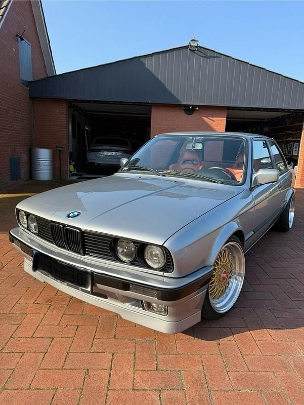 Silber Gebraucht 1988 BMW 328 Coupé | 21.000 € - Bild 1/4
