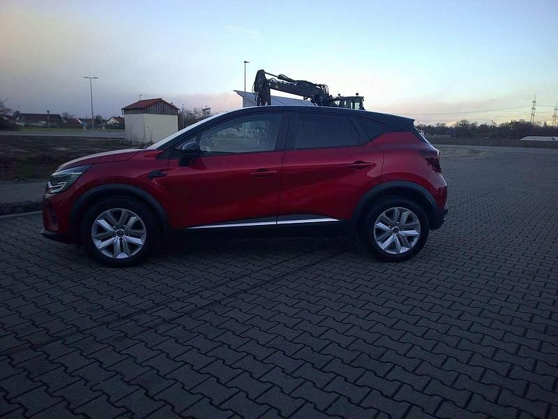 Gebraucht Renault Captur Experience 131 PS (96 kW) 2021 Rot nnp + schwarz gne SUV