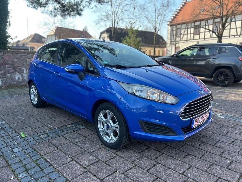 Gebraucht Ford Fiesta Trend 82 PS (60 kW) 2013 Blau Kleinwagen