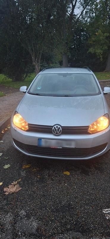 Silber Gebraucht 2013 VW Golf VII Kombi | 3.900 € (Superpreis) - Bild 1/4