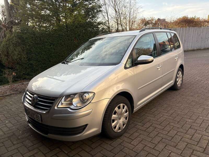 Silber Gebraucht 2009 VW Touran Trendline Van / Kleinbus | 8.000 € (Teuer) - Bild 1/4
