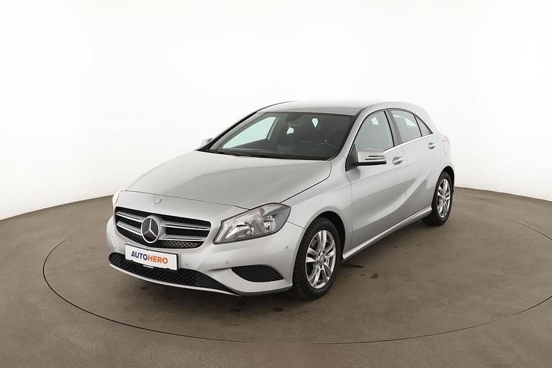 Second-hand Mercedes A180 Style 122 CP (89 kW) 2015 Berlinǎ