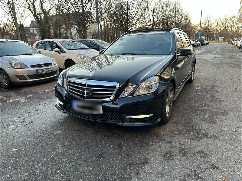 Gebraucht Mercedes E250 Avantgarde 204 PS (150 kW) 2013 Schwarz Kombi