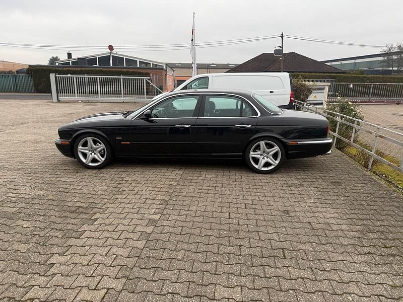 Schwarz Gebraucht 2004 Jaguar XJ8 Limousine | 9.500 € - Bild 1/4