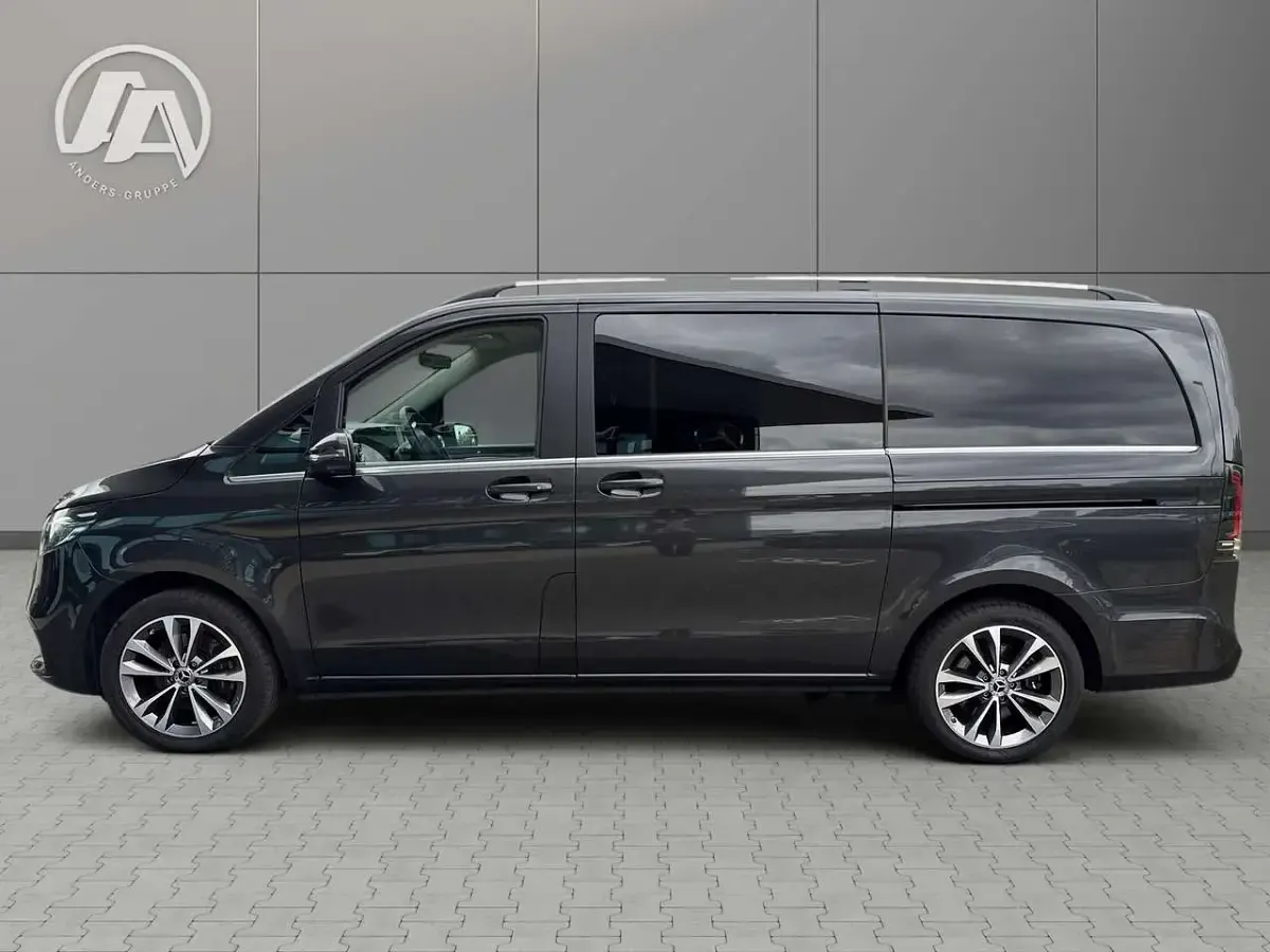 Gebraucht Mercedes V300 237 PS (174 kW) 2024 Grau Van / Kleinbus