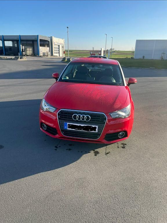 Gebraucht Audi A1 Attraction 105 PS (77 kW) 2011 Rot Kleinwagen