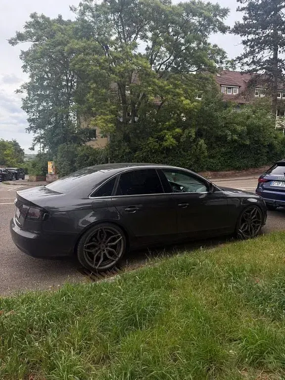 Gebraucht Audi A4 Attraction 160 PS (117 kW) 2009 Grau Limousine
