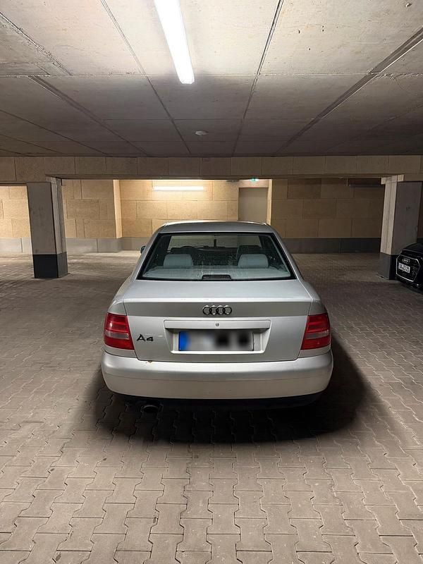 Second-hand Audi A4 102 CP (75 kW) 2000 Argintiu Berlinǎ