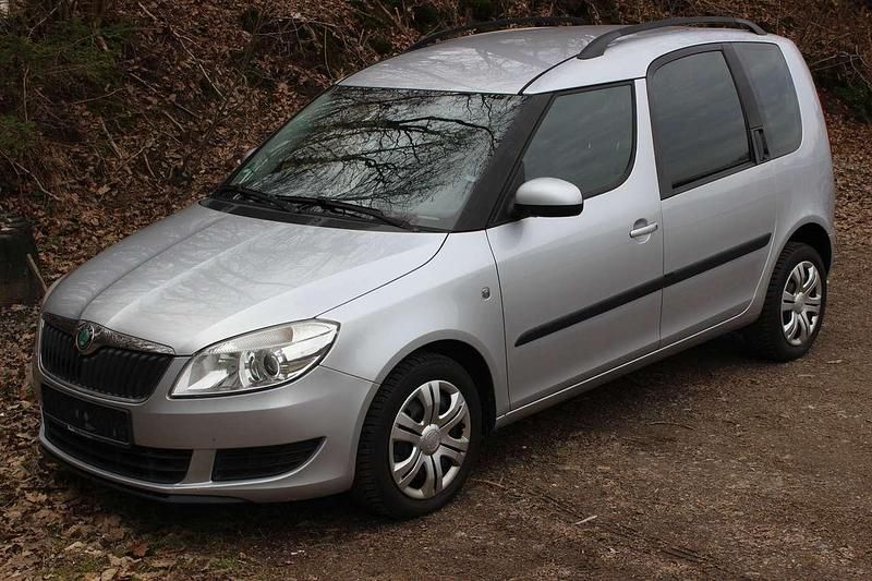 Gebraucht Skoda Roomster Plus Edition 105 PS (77 kW) 2011 Brilliantsilber metallic Van / Kleinbus