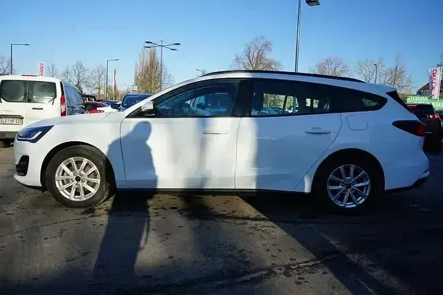 Używany Ford Focus 120 KM (88 kW) 2022 Biały Kombi