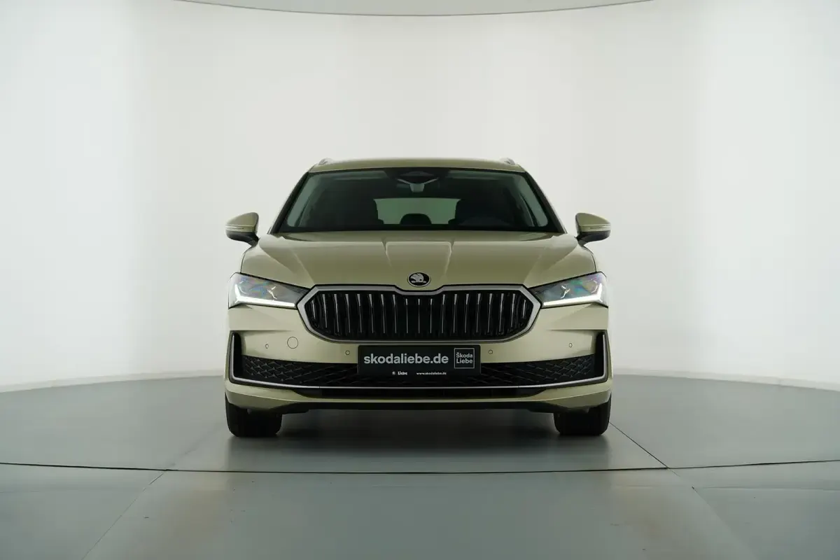 Gebraucht Skoda Superb Selection 150 PS (110 kW) 2024 Ice tea gelb metallic Kombi