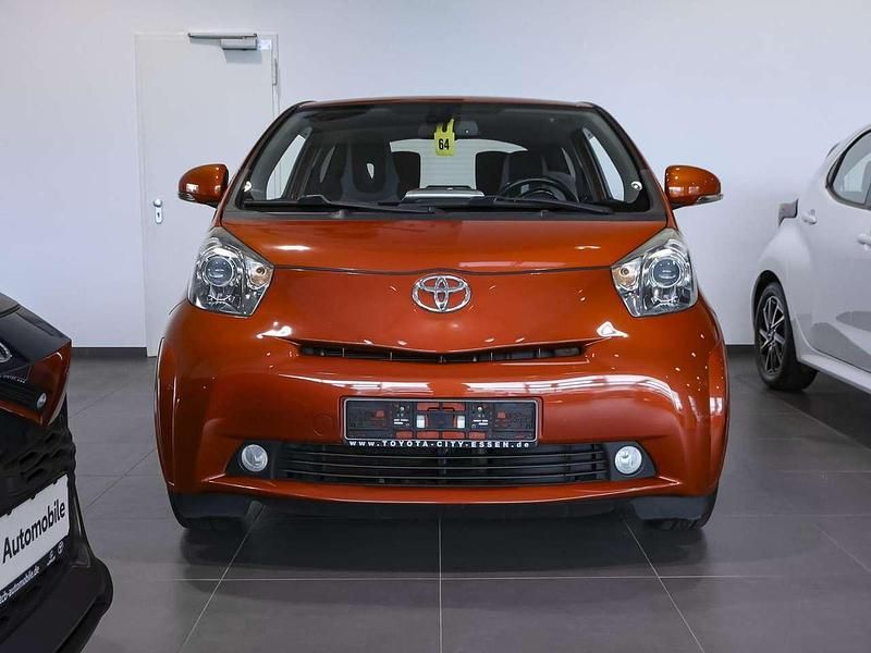 Gebraucht Toyota iQ 68 PS (50 kW) 2012 Infernoorange metallic Kleinwagen