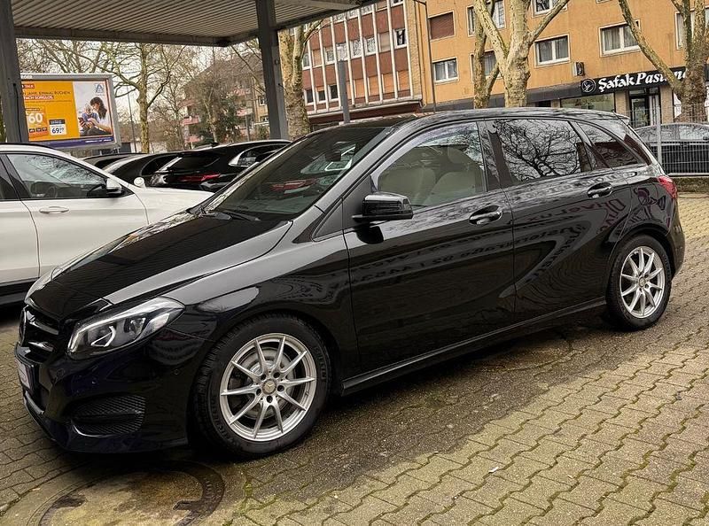 Gebraucht Mercedes B250 211 PS (155 kW) 2016 Schwarz Van / Kleinbus