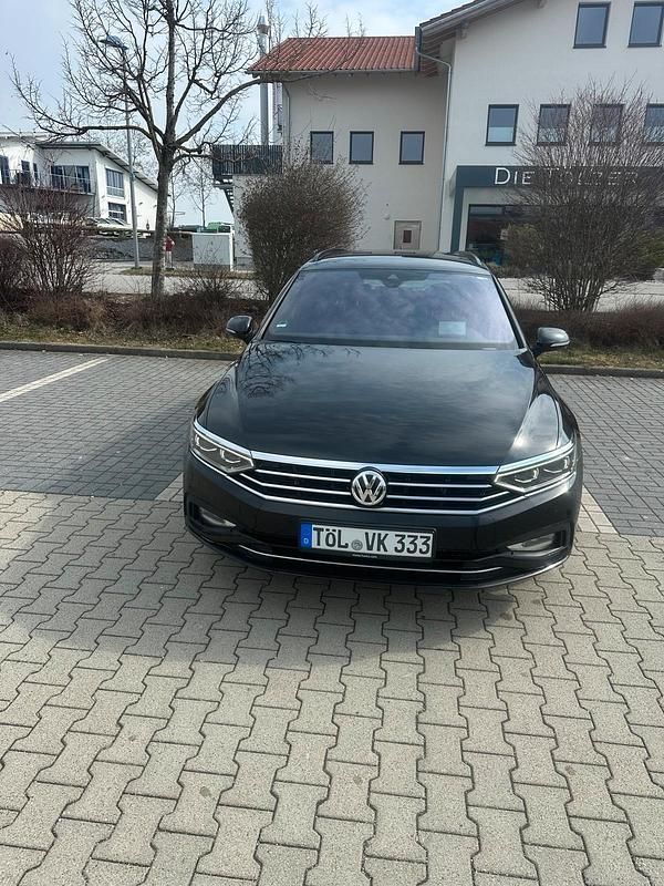 Second-hand VW Jetta 190 CP (139 kW) 2020 Negru Berlinǎ