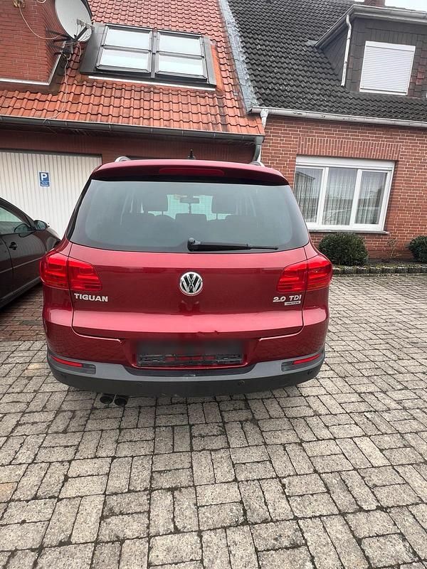 Gebraucht VW Tiguan 140 PS (102 kW) 2013 Rot SUV