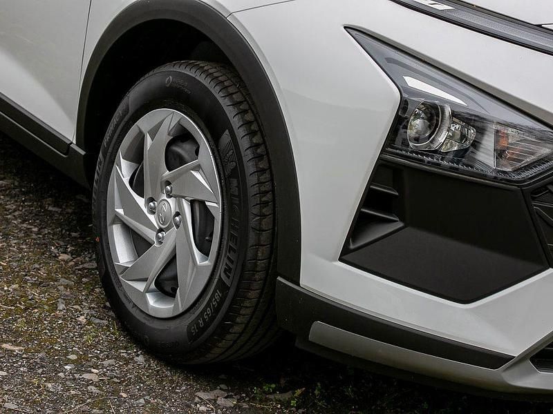 Neu Hyundai Bayon Select 101 PS (74 kW) 2025 Weiß SUV