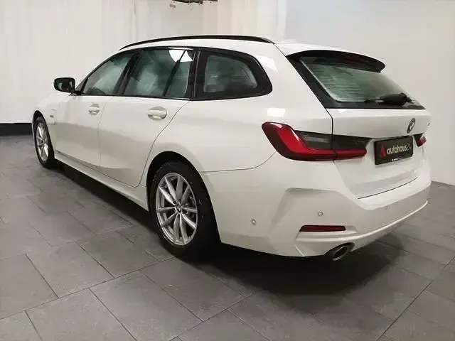 Gebraucht BMW 320e Shadowline 204 PS (150 kW) 2023 Weiß Kombi