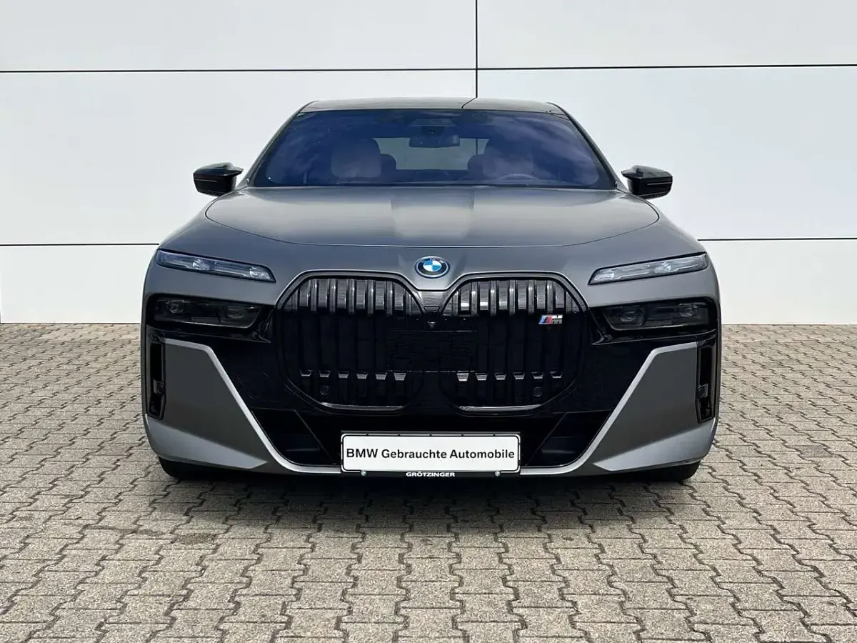 Gebraucht BMW 760 381 PS (280 kW) 2023 Grau matt Limousine