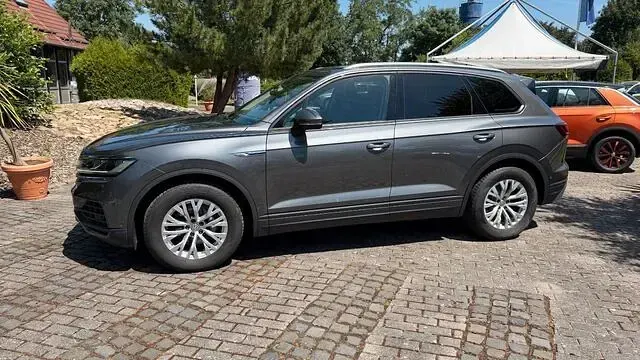 Gebraucht VW Touareg 231 PS (169 kW) 2018 Grau SUV