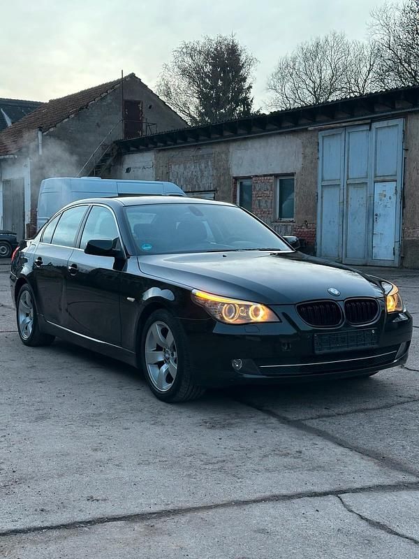 Gebraucht BMW 523 170 PS (125 kW) 2008 Schwarz Limousine