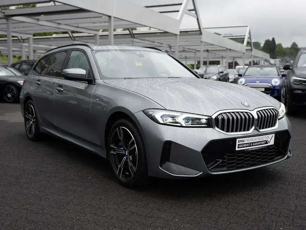 Gebraucht BMW 330e M Sport 292 PS (214 kW) 2025 Grau Kombi